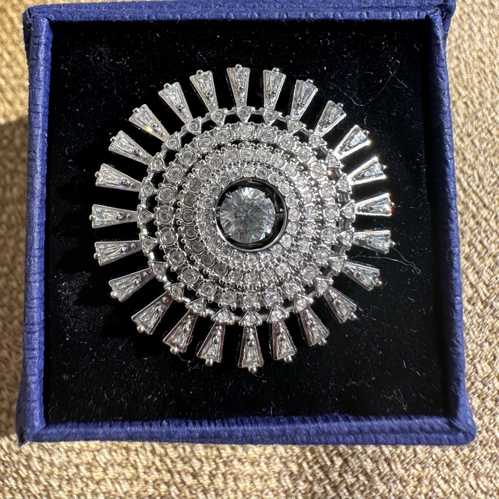 Swarovski Crystal Ring Sparkling Dance Rhodium Plated Cocktail, Size 6.5 5572512